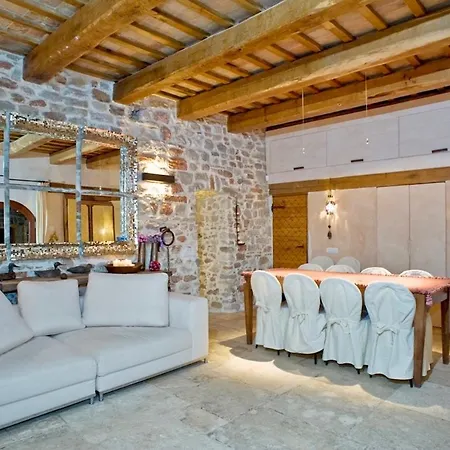 La Rocca Luxury *